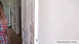 فتاة بريئة تأخذ زب ضخم في طيزها لأول مرة