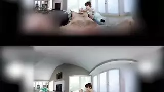 شقراء في الواقع الافتراضي تمص الزب بشدة وتبلع