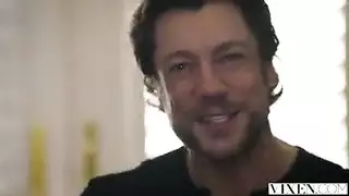 حركة بين الأثداء الكبيرة: مايا خليفة تُنك من قبل فحل أمريكي