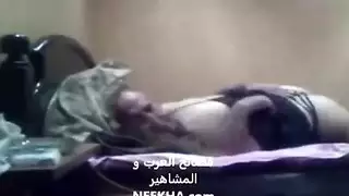 عاهرة شقراء تتفجر شبقاً في فيلم عربي للكبار