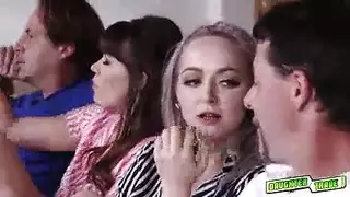 تبادل الأزواج: الإخوة يستمتعون بمشهد إيلاج مهبلي مزدوج