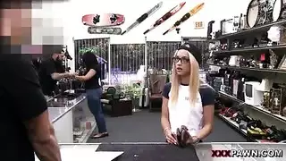 مضاجعة عنيفة حتى تصل إلى الصراخ