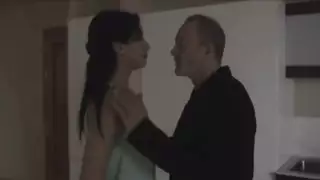 مقطع مغربي صريح: جنس ثلاثي وتدفق السوائل