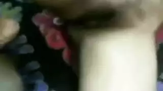 سكس يعض شفرتس كسها