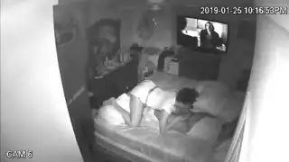 أم عربية ساخنة: كسها المبلل يُدمر بقضيب كبير