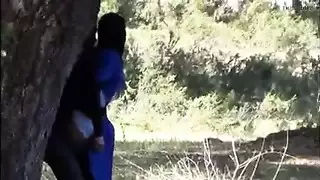 استأجرت مدلكة وانتهى بي الأمر بمضاجعتها بدون واقي