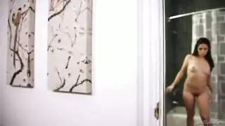 التحرش بالأم الجميلة