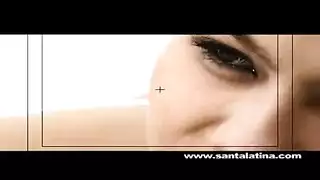 عميل مثير يستمنى قضيبه الصلب بواسطة محترفة