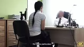 شرج احترافي: فتاة مكتب ذات أثداء كبيرة تكسب راتبها