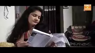 فتاة هندية شابة تمت ممارسة الجنس معها بقوة من قبل خياط – كريمة مهبل ضيقة