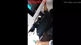 فتاة محجبة تتعرض لجماع خفي في حافلة مزدحمة