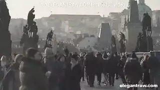 ضعف المؤخرة، ضعف المتعة: سائح يُؤخذ في جولة بواسطة عاهرتين