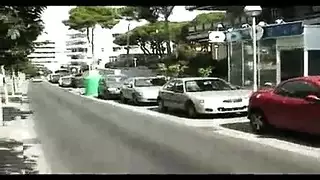 زوجة عربية وحيدة تمارس الجنس مع غريب بينما الزوج غائب