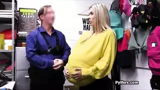 مراهقه شقراء هائجه