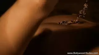 أفلام بوليوود إكسكلوسيف: نجمة هندية تفتح ساقيها وحلماتها قاسية