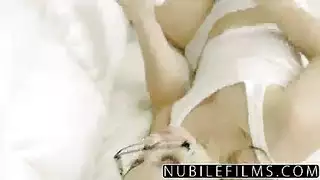 فرج المراهقة بالكاد مشعر ماراثون جنس بورنو جامح