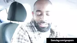 فتاتان وقضيب قاسي: صديقة سارة تخدم حورية