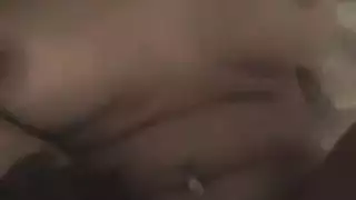 أمهات ناضجات يتشاركن قضيبًا شابًا من أجل متعتهن