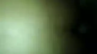 قذف داخلي في السوق المزدحم: مني يقطر في الزقاق