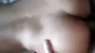 صديقة جنوب آسيوية ساخنة تأخذ قضيبًا من عشيقها في جنس قاس