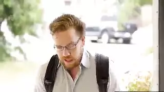 جبهة مورو مفلس ، تحب عاصي ألكساندر أن تكون مدلكة ، لكن في بعض الأحيان يريد مدلكها الوسيم المستقيم معاملة مختلفة