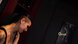 السيدة كيارا باللاتكس: أداء إباحي سادي