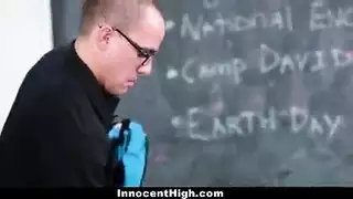 طالب علم حفل تعذيب