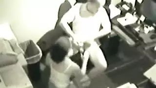 تمدد شرجي ومهبلي قاسي لعشيقة الصقر العربية