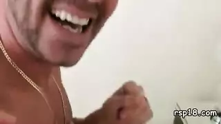 حركات شرجية ومهبلية جامدة مع ملكة سمراء