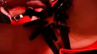 يخاف إثنان رجال ومعهم امرأة