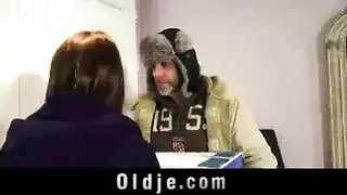 جنس في عاصفة رملية مع عربية فاتنة ممتلئة الجسم