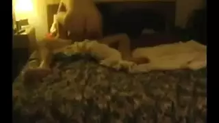 زوجة الصديق تحب الجنس الخشن على الأرض