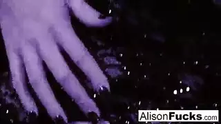 جلسة أليسون سكاي العنيفة مع قضيب أسود كبير: فم ومهبل يُملآن بالكامل