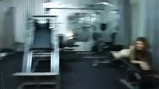 ثلاث فتيات في مقطع المتشددين بين الأعراق السماء