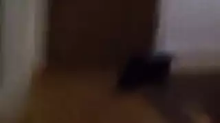 الفتاة الشقراء المثيرة تتعرض لجنس حلق عميق مع كتم في مشهد إباحي صارم