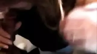 ثلاثية سحاقية مص وركوب: حفلة لعق مهبل مبلل