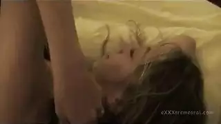 أب يعلم بنتو الدفع عن النفس