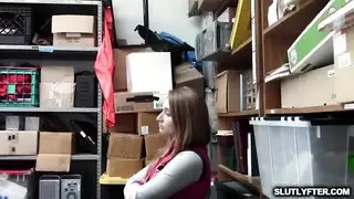 هالي مانسون تمارس الجنس العنيف في الفصل مع مدرس صارم