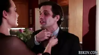 كارلا كوش الشهوانية تتوق لعملية جنس جماعي مع تايلور