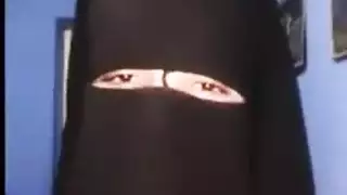 منقبة شرموطة تحكي مغامراتها الجنسية