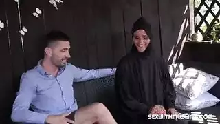 أم مصرية شهية تترك زوجها من أجل جنس مكتبي صريح