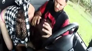 مشهد نيك جماعي إباحي: شرموطة تنك بقوة من قطار من الرجال