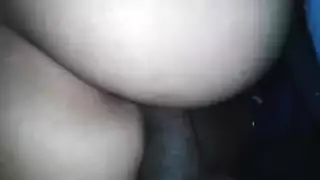 العاهرة الناضجة سامية تتوسل للحصول على قذف شرجي