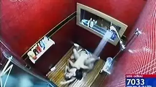 ‫ضعف المتعة: يمارس الجنس بنا كلتينا بلا توقف‬