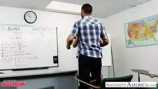 زوجة الأب تُدك في الحمام – بخشونة ووحشية