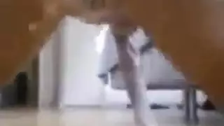 مشهد صريح لفتيات ألمانيات في غرفة جنس ضبابية