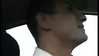 علاء الدين والجنس الثلاثي: جني، أميرة، وسجادة سحرية