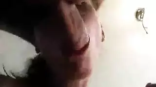 حركة ثلاثية xxx: مص التاكسي وجنس قوي مع الصديق