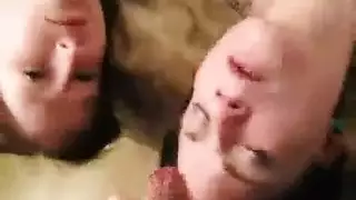 ثنائي صريح: ميلف وصبي أجنبي يتبادلان السوائل