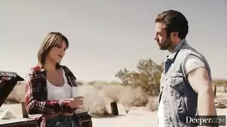 شقيقتان خليجيتان منقبات تمارسان الجنس مع سائقهما في لقاء ثنائي